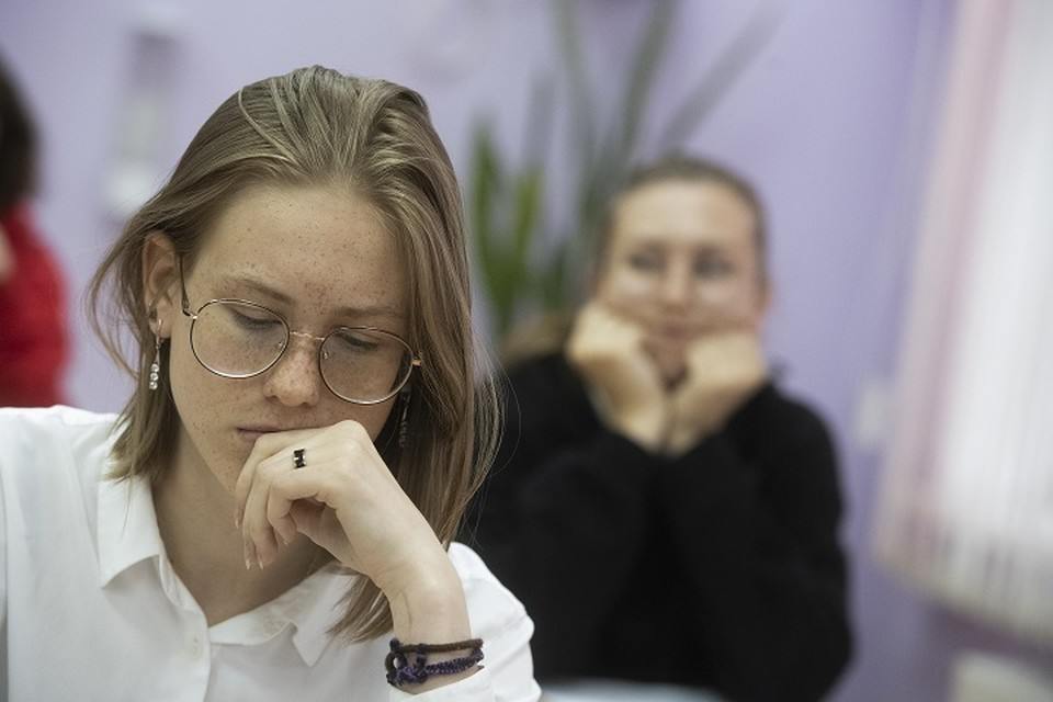 Период сдачи ГИА начался у девятиклассников Ученики девятых классов подошли к одному из важных рубежей свое жизни. У них начался период сдачи государственной итоговой аттестации ГИА . Выпускники уже определились с предметами для сдачи и усиленно к ним готовились. Рассказываем, каким будет расписание ОГЭ в 2025 году. Подробнее Фото: Алексей Булатов