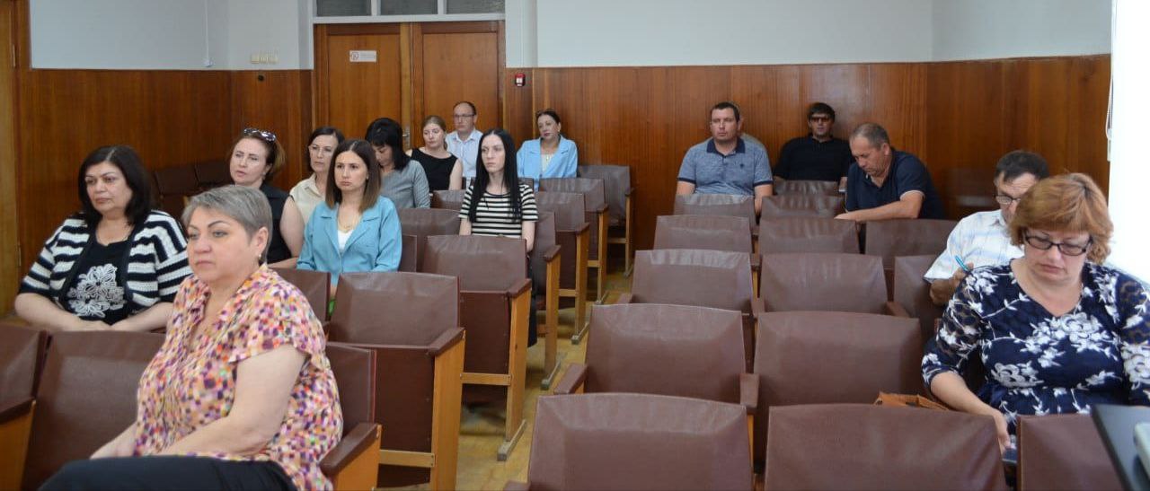 Предстоящие выборы депутатов обсудили на Совете На очередном 50 заседании Совета депутатов СМО под председательством А.Н. Литвиненко обсудили порядка десяти основных вопросов повестки дня. Во-первых, рассмотрели исполнение бюджета округа за 2024 год и первый квартал 2025 года. Затем приняли решение о назначении выборов депутатов Совета депутатов СМО второго созыва, назначенных на сентябрь 2025 года, обсудили внесение изменений в пункт 13 Положения об отделе сельского хозяйства и охраны окружающей среды администрации округа, ранее утверждённых решением Совета депутатов. Был рассмотрен ряд организационных вопросов. В работе заседания Совета принял участие глава округа С.В. Лобанов.