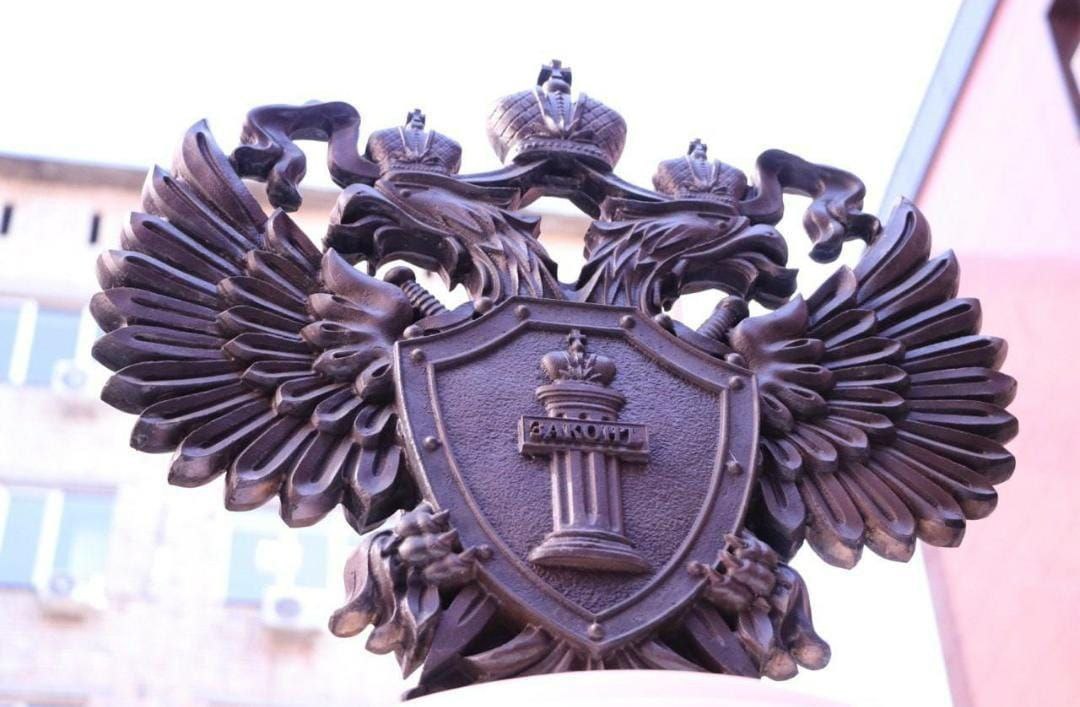 В Херсонской области прокуратура добилась присвоения труженице тыла статуса ветерана Великой Отечественной войны  Прокуратура Херсонской области провела проверку по обращению дочери 98 летней жительницы Генического района о нарушении прав ее матери Установлено что министерством труда и социальной защиты Херсонской области пожилой женщине отказано в присвоении статуса ветерана Великой Отечественной войны в связи с отсутствием документов подтверждающих факт работы в тылу в военное время Вместе с этим уполномоченным ведомством не было принято во внимание награждение женщины медалью За доблестный труд в Великой Отечественной войне 1941 1945 гг которая относится к государственным наградам орденам СССР Выступая в защиту прав пенсионерки прокуратура внесла представление министру Благодаря вмешательству надзорного ведомства права пенсионерки восстановлены она сможет воспользоваться предоставляемыми труженикам тыла мерами социальной поддержки proc herson