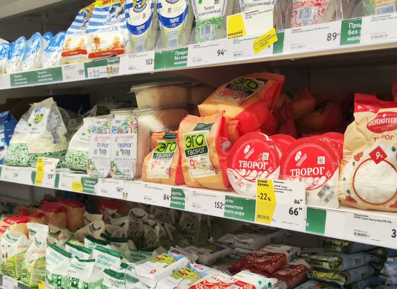 В Мурманской области подорожали основные продукты питания По данным еженедельного мониторинга «Мурманскстата», за период с 22 по 28 апреля 2025 года в регионе зафиксирован рост цен на ключевые социально значимые продукты. Наибольший рост цен отмечен на: — Картофель +12,8% — Свежую белокочанную капусту +10,8% — Морковь +4,3% — Репчатый лук +3,1% Также подорожали: Мороженая рыба +2,1% , подсолнечное масло +1,7% , черный чай +1,5% и рис +1,1% . Положительная динамика: Цены на пшеничный хлеб и булочные изделия снизились в среднем на 1,2%. На остальные товары из мониторингового перечня существенных изменений цен не зафиксировано.