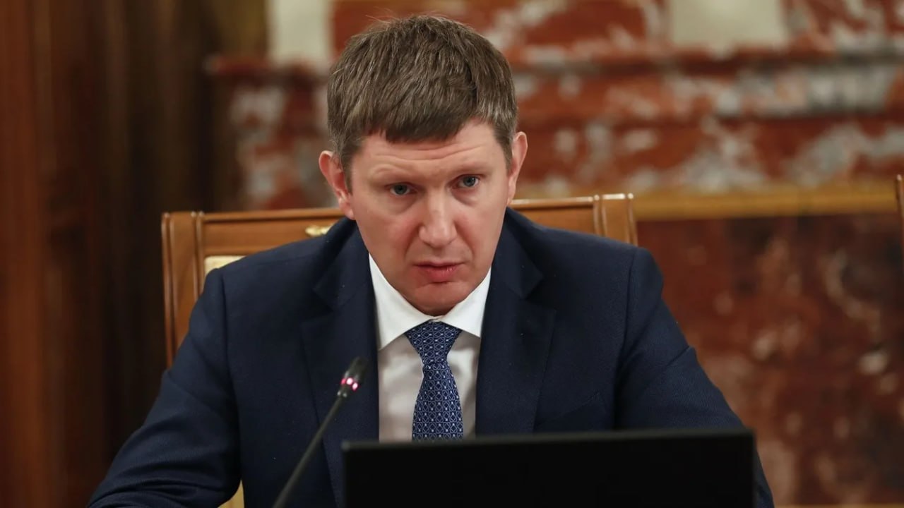 Глава Минэкономразвития Максим Решетников: - Статистика показывает ощутимое замедление инфляции в России - Минэкономразвития рассчитывает на своевременное смягчение ДКП для сохранения целевых темпов роста экономики РФ - Экономика РФ вошла в период охлаждения после высоких темпов роста в 2023-2024гг - Все больше отраслей реального сектора экономики РФ показывают падение выпуска - Рост потребительского спроса замедляется, прирост доходов населения РФ продолжает уходить в сбережения, а не на покупки Читать далее