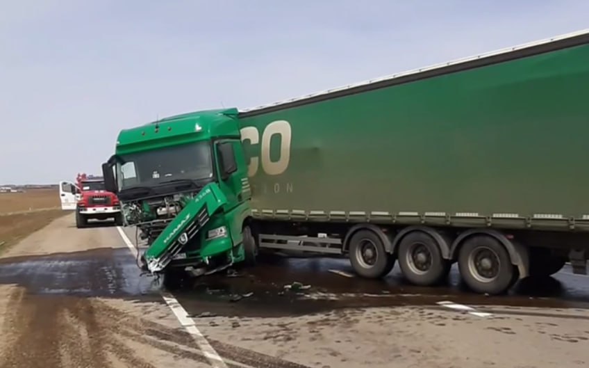 В Аларском районе произошло смертельное ДТП Авария произошла утром 5 мая на 1715 километре федеральной автодороги «Р-255 Сибирь». Водитель автомобиля «Хонда Фрид» ехал со стороны Красноярска в направлении Иркутска. По неустановленной причине он выехал на встречную полосу и столкнулся с грузовиком «Камаз». Водитель легкового автомобиля в возрасте 37 лет скончался на месте, водитель большегруза не пострадал. Госавтоинспекция Иркутской области