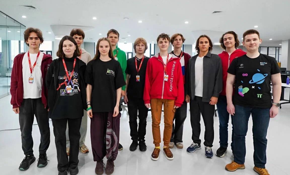 Российские школьники завоевали 5 золотых и 5 серебряных медалей на международной астрономической олимпиаде в Бангладеш сообщил вице премьер Чернышенко Подписаться на РИА Новости