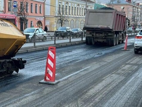 Дмитрий Денисов рассказал, на каких калужских улицах ведутся дорожные работы  На своих страницах в социальных сетях городской голова опубликовал фотоотчет ремонта дорог в Калуге. Его стараются завершить до наступления холодов.