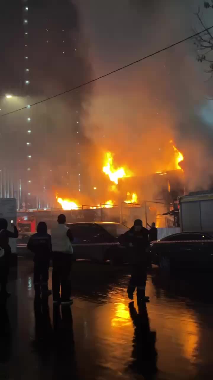 Пожар на стройплощадке на 1-й Ямского Поля в Москве ликвидирован