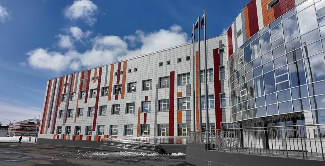 Единый ритм 22 школы Петропавловска Камчатского отказались от второй смены В Петропавловске Камчатском больше двадцати школ перевели всех учеников на обучение в первой половине дня После уроков у детей появилась возможность спокойно посещать кружки и спортивные секции Нажмите для подробностей   kam24 ru news main 20260418 127406 html utm source telegram utm medium messenger