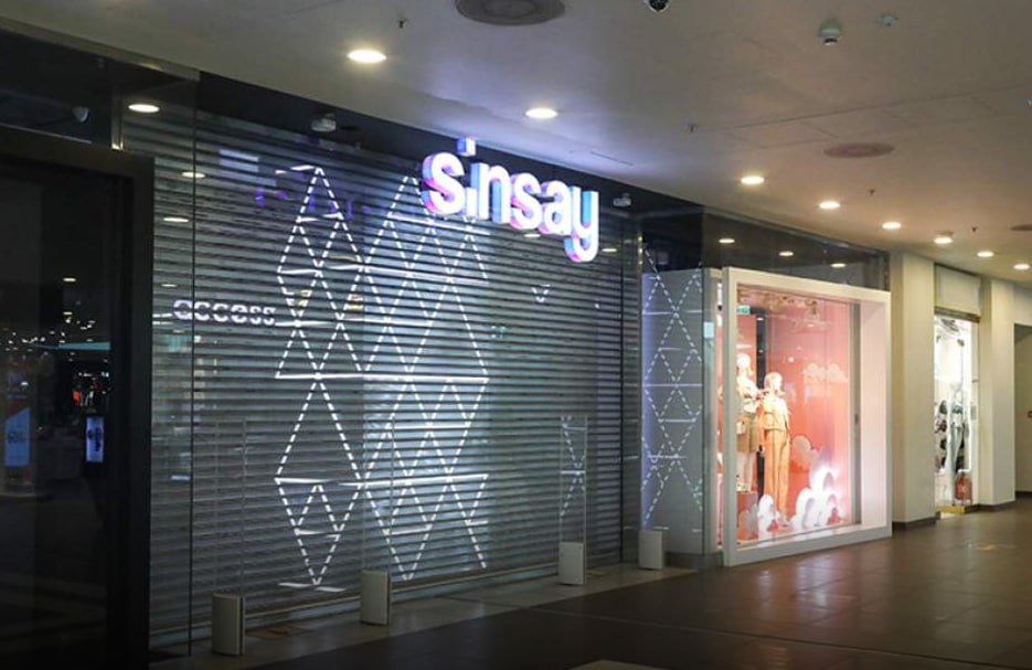 В РФ могут вернуться польские бренды одежды Reserved Sinsay и другие Ре Трэйдинг управлявшая ранее принадлежавшими LPP Group российскими магазинами среди них также House Mohito и Cropp подала заявку на регистрацию товарных знаков одноименных польских названий на кириллице Резервед Синсей Хаус Мохито и Кропп следует из выписок Роспатента с которыми ознакомились Известия Таким образом компания пытается вернуть доверие потребителей и повысить продажи за счет узнаваемых брендов говорят эксперты jkinvest news jkinvest