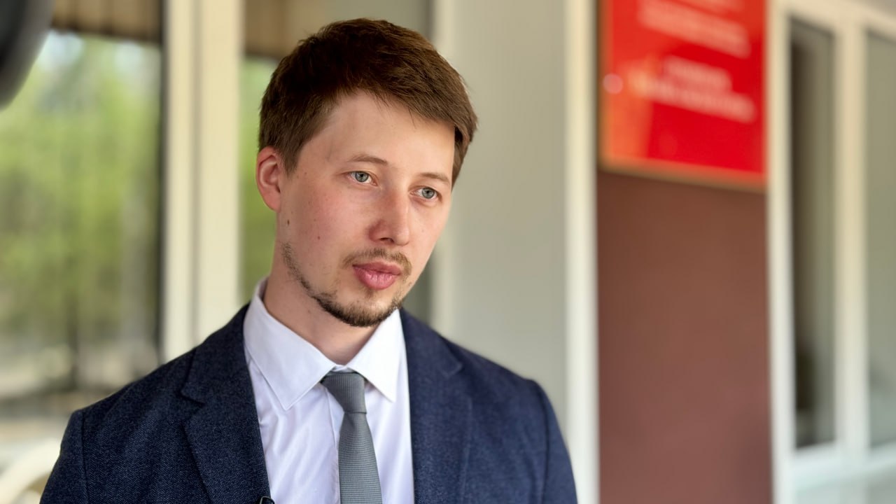 Агентство стратегических инициатив предложит Забайкалью более 40 мер для поддержки семей и улучшения демографии Аналитическую сессию эксперты Агентства стратегических инициатив и «Востокгосплан» о поддержке семьи, рождаемости и многодетности провели 24 июня в Чите. Особое внимание было уделено формированию культуры семейных отношений, сохранению и укреплению института семьи, а также поддержке молодых и многодетных семей. Как сообщил директор Дивизиона семьи и демографии Агентства стратегических инициатив, руководитель Агентства социально-демографического развития Григорий Сайфуллин, по итогам работы в регионе экспертами будет разработан план действий, включающий около 40 конкретных мер, направленных на создание благоприятных условий для развития семей различных категорий, включая студенческие, молодые и многодетные семьи. Кроме того, предложено развивать строительные проекты с учётом особенностей проживания семей с несколькими детьми, создавая условия для комфортного проживания и воспитания детей. «Основная цель национального развития, объявленная Президентом России, и заложенная в национальный проект «Семья», это сохранение населения и его приумножение», – рассказала и.о. вице-премьера правительства Забайкалья Виктория Бессонова. Реализация разработанного плана мероприятий позволит создать устойчивые предпосылки для роста числа семей и повышения уровня рождаемости в регионе, способствуя долгосрочному экономическому росту и стабильности. Подписывайтесь: