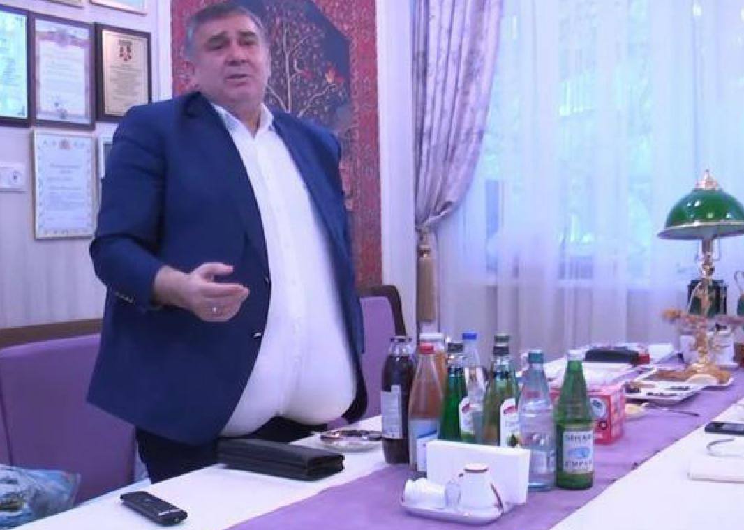Жертва кровавого режима задержанная сегодня в Екб.  Теперь сравните с лицами тех парней, которых приняли в Азербайджане, им даже кровь умыть не дали, били с удовольствием, причем те явно не оказывали сопротивления.