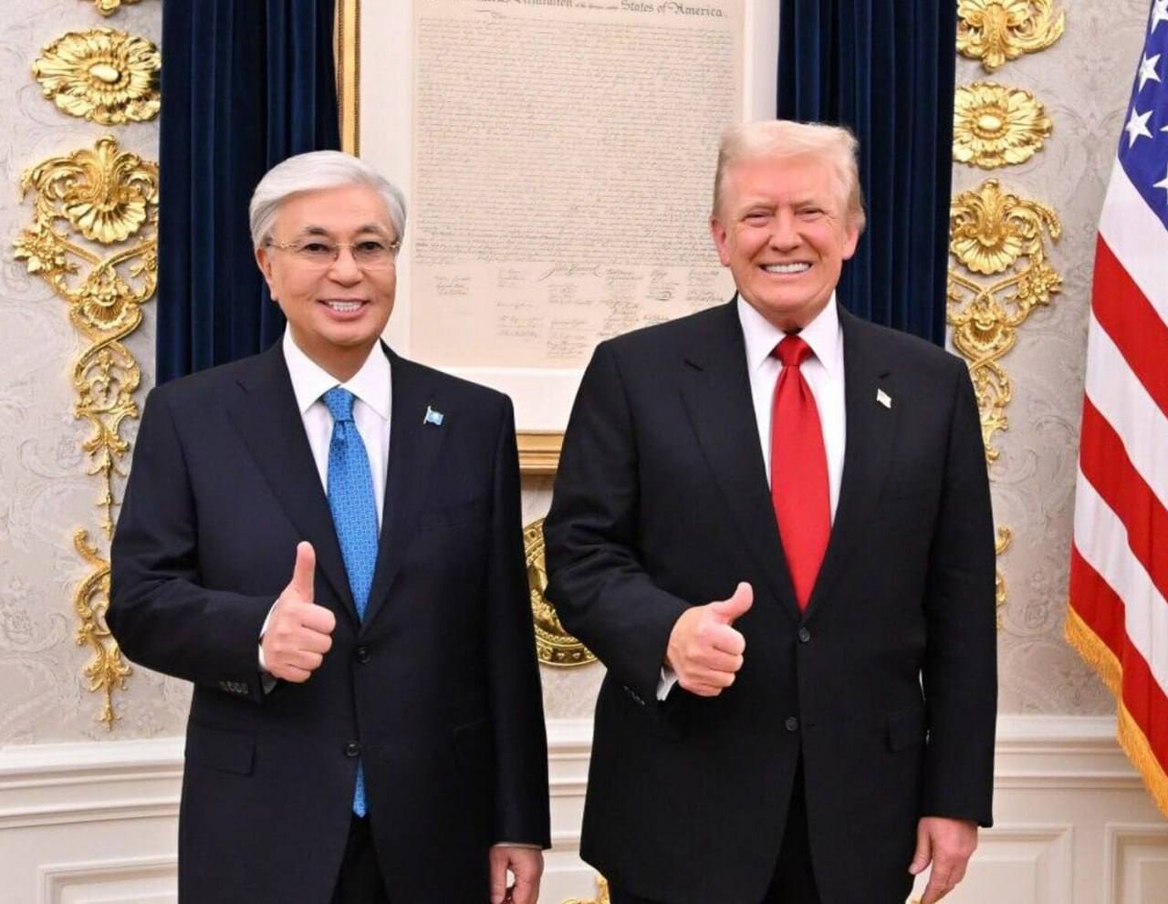 Трамп пригласил Токаева войти в состав Совета мира по сектору Газа Ранее СМИ писали что Трамп предложил присоединиться к инициативе Луле да Силве Виктору Орбану и ещё нескольким представителям стран Европы  Токаев принял приглашение Дональда Трампа войти в Совет мира по Газе Об этом заявили в пресс службе президента республики Президент Касым Жомарт Токаев одним из первых среди мировых лидеров получил официальное приглашение войти в состав Совета мира а Казахстану стать одним из государств учредителей В ответ глава государства направил письмо в адрес президента США с выражением искренней благодарности и подтверждением согласия войти в состав этого нового объединения говорится в сообщении Подпишись RogandarNEWs мы в MAX