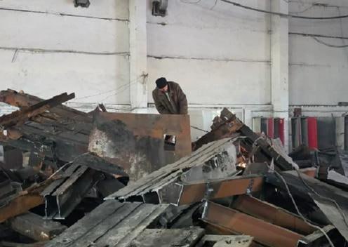 Завод Узвторцветмет перенесут за пределы Ташкента для улучшения экологии столицы За счет предоставления заводу льгот по компенсационным выплатам устаревшие плавильные печи будут утилизированы Предприятие продолжит работу на более технологически совершенном оборудовании полностью соответствующем современным экологическим требованиям Подробнее на нашем сайте Актуальные новости из Центральной Азии fergananews