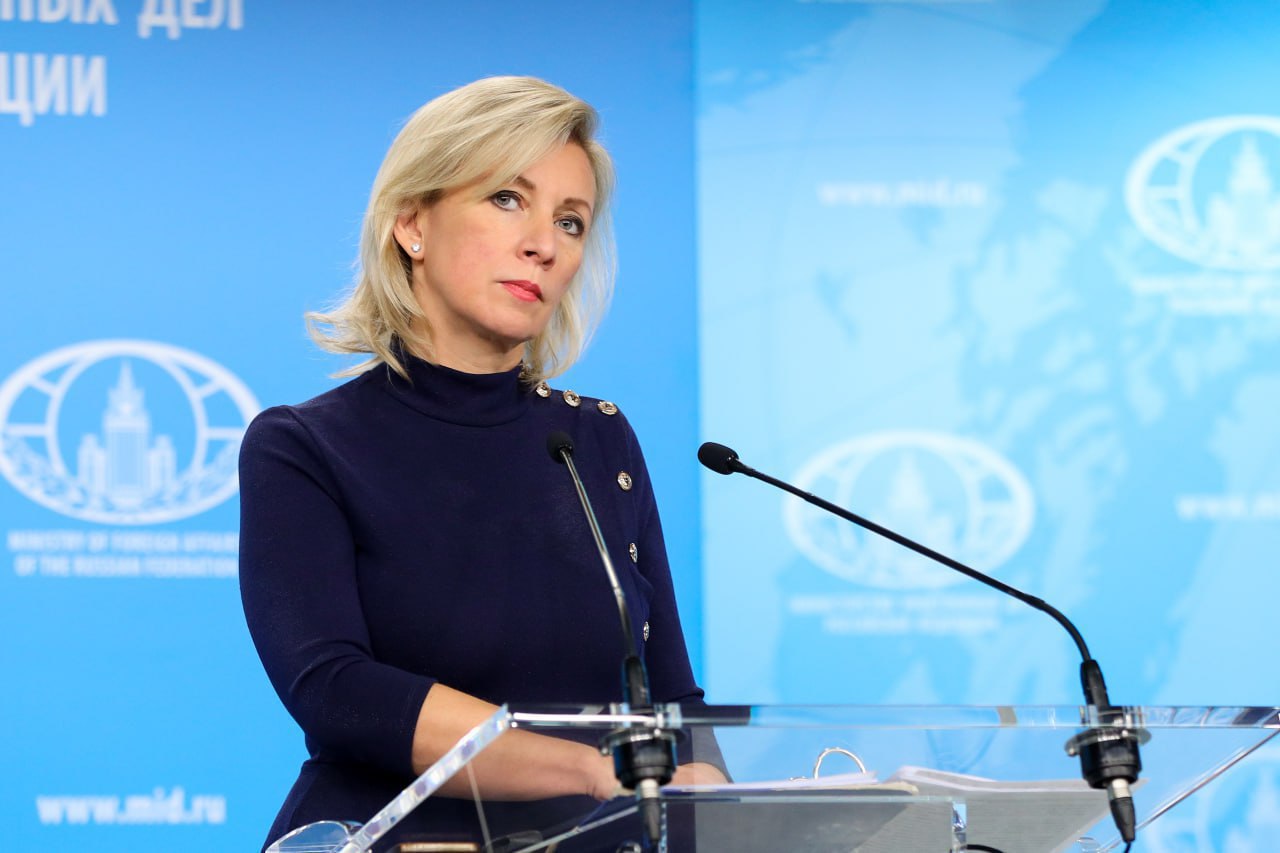 Киев перед вторым раундом переговоров в Стамбуле вновь устраивает истерику, чтобы набить себе цену, но каждый раз набивает шишки, заявила официальный представитель МИД РФ Мария Захарова.