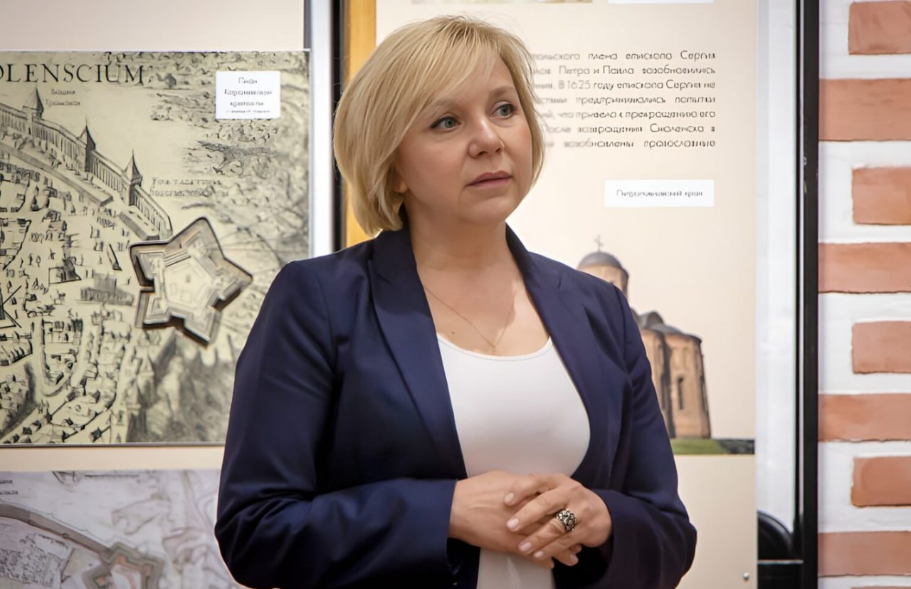 Наталья Калашникова станет новым директором Музея истории ГУЛАГа который будет переименован в Музей Памяти С марта 2025 года возглавляет музей Смоленская крепость О назначении тогда сообщала министр культуры Ольга Любимова Имеет звание ветерана боевых действий отмечена медалями Участнику СВО и За вклад в укрепление обороны Российской Федерации Ранее руководила отделом науки в Мемориальном музее Александра Скрябина Была проректором по воспитательной работе в Московском институте культуры МГИК Подписывайтесь на BFM И в MAX