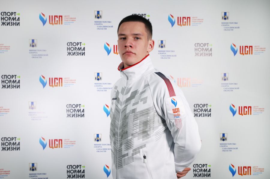 Министр спорта Российской Федерации Михаил Дегтярев подписал приказ 326 нг О присвоении спортивного звания Мастер спорта России международного класса Согласно этому документу звание МСМК присвоено каратисту Никите Большакову из Южно Сахалинска Воспитанник СШ ВВЕ спортсмен ЦСП Сахалинской области является одним из самых титулованных островных спортсменов Он член сборной команды России чемпион страны призер Кубка РФ победитель и призер международных и всероссийских соревнований Это второй случай в 2025 году когда звание МСМК было присвоено островному спортсмену Ранее этого добился Денис Дамдинов практическая стрельба