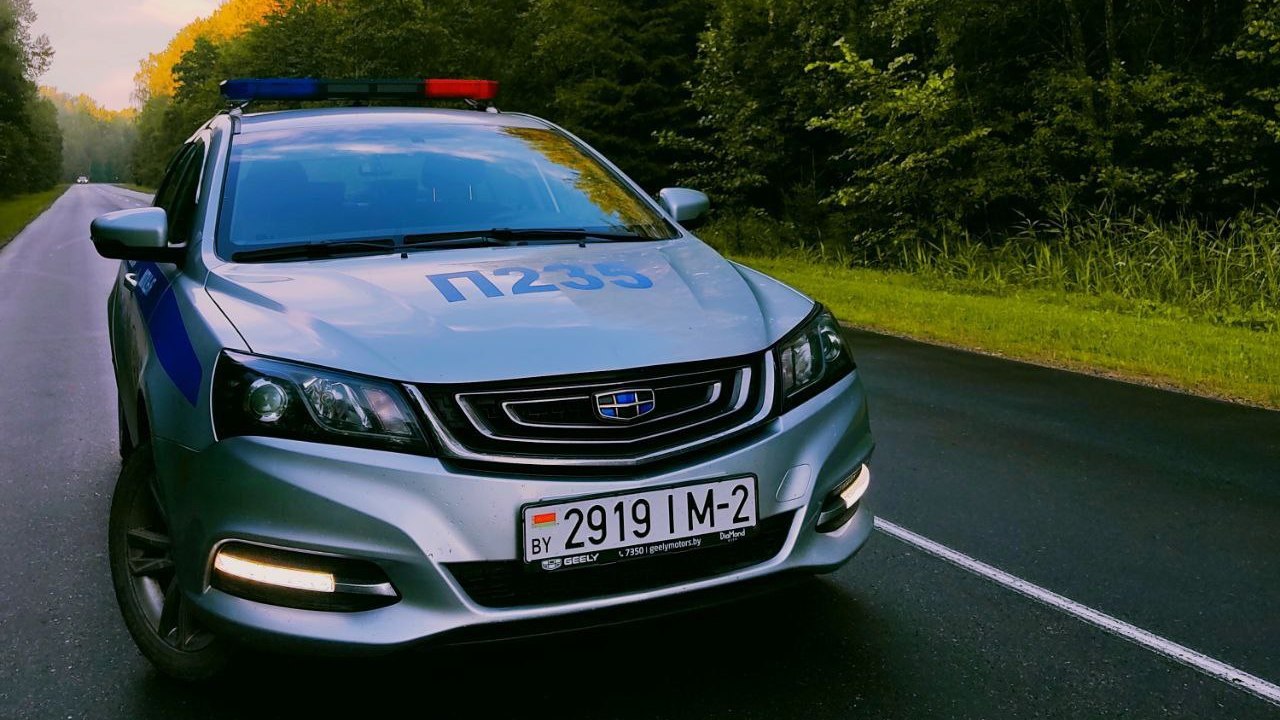 На дорогах Витебской области за прошедшие выходные зарегистрировано 4  0   дорожно-транспортных происшествий с материальным ущербом, из них   - в Витебске    Задержаны 14 нетрезвых водителей и 43 бесправных. 459 водителей нарушили скоростные ограничения, 16 - правила обгона.    ‍ К административной ответственности за нарушение правил дорожного движения привлечено 187 пешеходов. Из них 21 находились в состоянии алкогольного опьянения, 32 - без световозвращающих элементов.  Сайт  TikTok VK  Instagram   YouTube  ОК   Стикерпак ВВ  Чат-бот