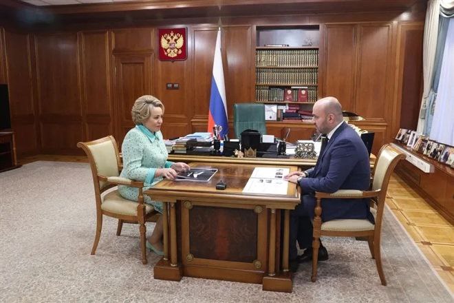 Председатель Совета Федерации Валентина Матвиенко провела встречу с Вячеславом Федорищевым В среду 22 октября председатель Совета Федерации Валентина Матвиенко провела встречу с губернатором Самарской области Вячеславом Федорищевым Основными темами беседы стали меры поддержки участников специальной военной операции и семей с детьми volga news article 769227 html Фото Денис Вышинский Пресс служба Совета Федерации