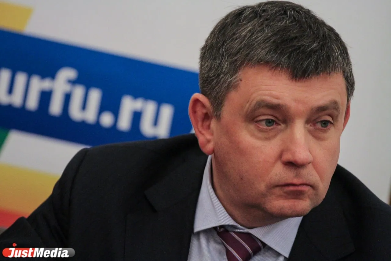 Виктор Кокшаров покинул пост президента УрФУ Первый ректор вуза переведен в должность советника ректора Информацию об этом подтвердили в пресс службе вуза Продолжается процесс реорганизации органов управления УрФУ После назначения Ильи Обабкова на пост ректора УрФУ контракты сотрудников ректората проректоров и президента автоматически были прекращены В связи с этим принято решение Виктор Кокшаров пока находится на позиции советника ректора Опыт многолетнего руководителя вуза должен быть максимально полезным в решении новых задач стоящих перед университетом отметили в УрФУ Мы в Max Мы в VK Мы в Дзен