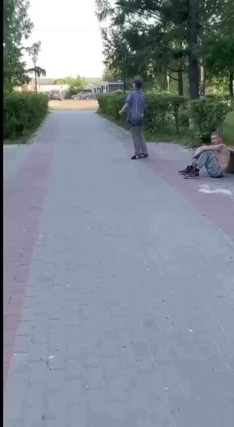 Подростки в Дзержинске напали на мужчину с петардой и пистолетом
