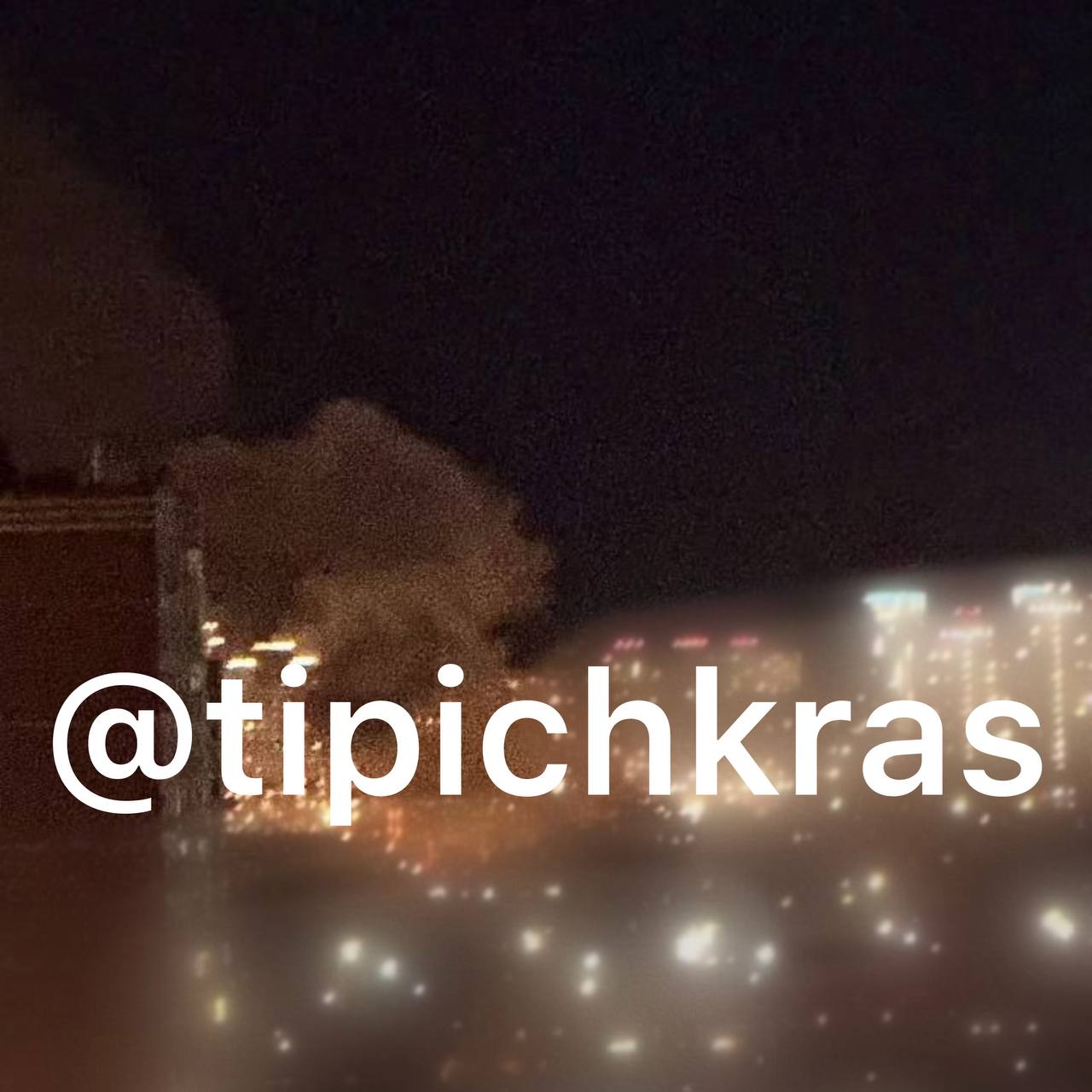 Один человек пострадал при атаке дронов на Краснодар Пострадавшего госпитализировали с резаными ранами голени и бедра Также сообщается что обломки БПЛА упали в частном секторе ЧП произошло в районе ТЦ Меридиан На месте работают оперативные и специальные службы свои фото видео и истории присылайте нашему боту prostokrd bot Подпишись на наш канал в Telegram MAX