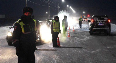 Полицейские Норильска проверили водителей города на трезвость и соблюдение правил перевозки детей   Для проведения профилактического мероприятия задействовали дополнительные экипажи ДПС.   С начала года автоинспекторы задержали почти 30 нетрезвых водителей.   Правоохранители напоминают, что за пьяную езду предусмотрено лишение прав на управление автомобилем сроком до 24 месяцев, также придется заплатить штраф в 45 тысяч рублей.