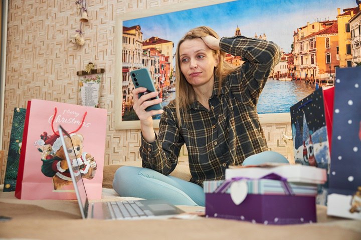 В Якутии ограничат мобильный интернет на время праздников Ысыах В Якутии в дни праздников Ысыах Туймаады и Ысыах Олонхо будут введены дополнительные меры безопасности. В связи с повышенными угрозами, связанными с использованием беспилотных летательных аппаратов, власти региона приняли решение ограничить работу мобильного интернета в местах массовых мероприятий. Праздник Ысыах Олонхо, который отмечается ежегодно с 2006 года, пройдет в Нерюнгри 4 и 5 июля. Меры безопасности направлены на предотвращение возможных угроз и обеспечение спокойного проведения торжеств.