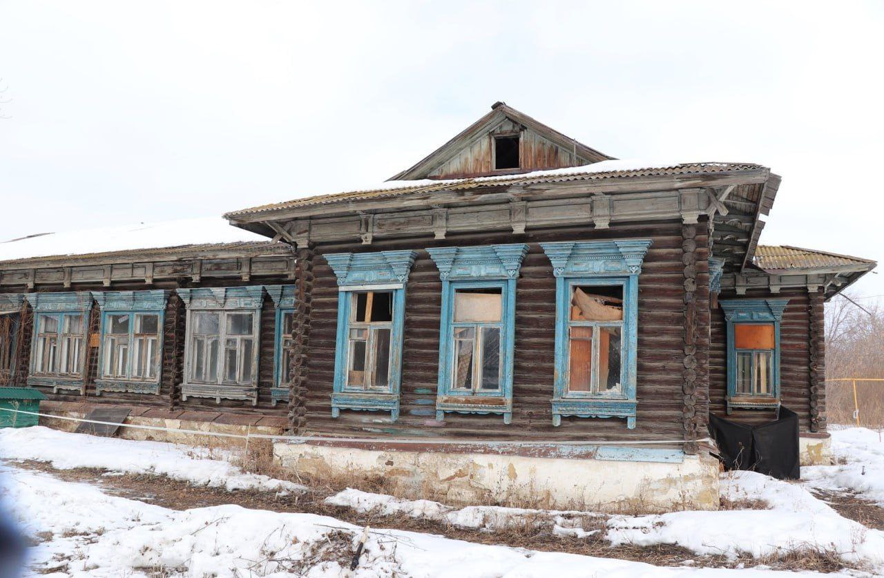 В Сосновке восстановят здание городского училища начала XX века  Объект культурного наследия по адресу Красных казаков, 25 уже осмотрен специалистами. Позже будет сформирован перечень необходимых ремонтных работ, их этапы и сроки реализации.  Сосновское Алексеевское городское четырехклассное училище было построено в 1908 году. Здание считается образцом дореволюционной школьной архитектуры и характерным примером эпохи эклектики.   : Госкомитет охраны ОКН Челябинской области