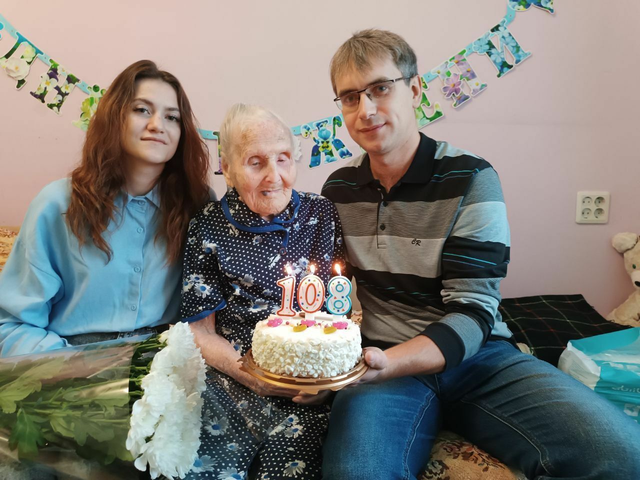 Самая возрастная жительница Иванова Прасковья Давыдовна Папина Ей исполнилось 108 лет Уроженка деревни Инаиха Пучежского района Работала мотальщицей на фабрике в Пучеже В годы Великой Отечественной войны кроме фабрики трудилась в пожарной части на заготовке леса на сплавах дров и погрузке разгрузке барж Источник