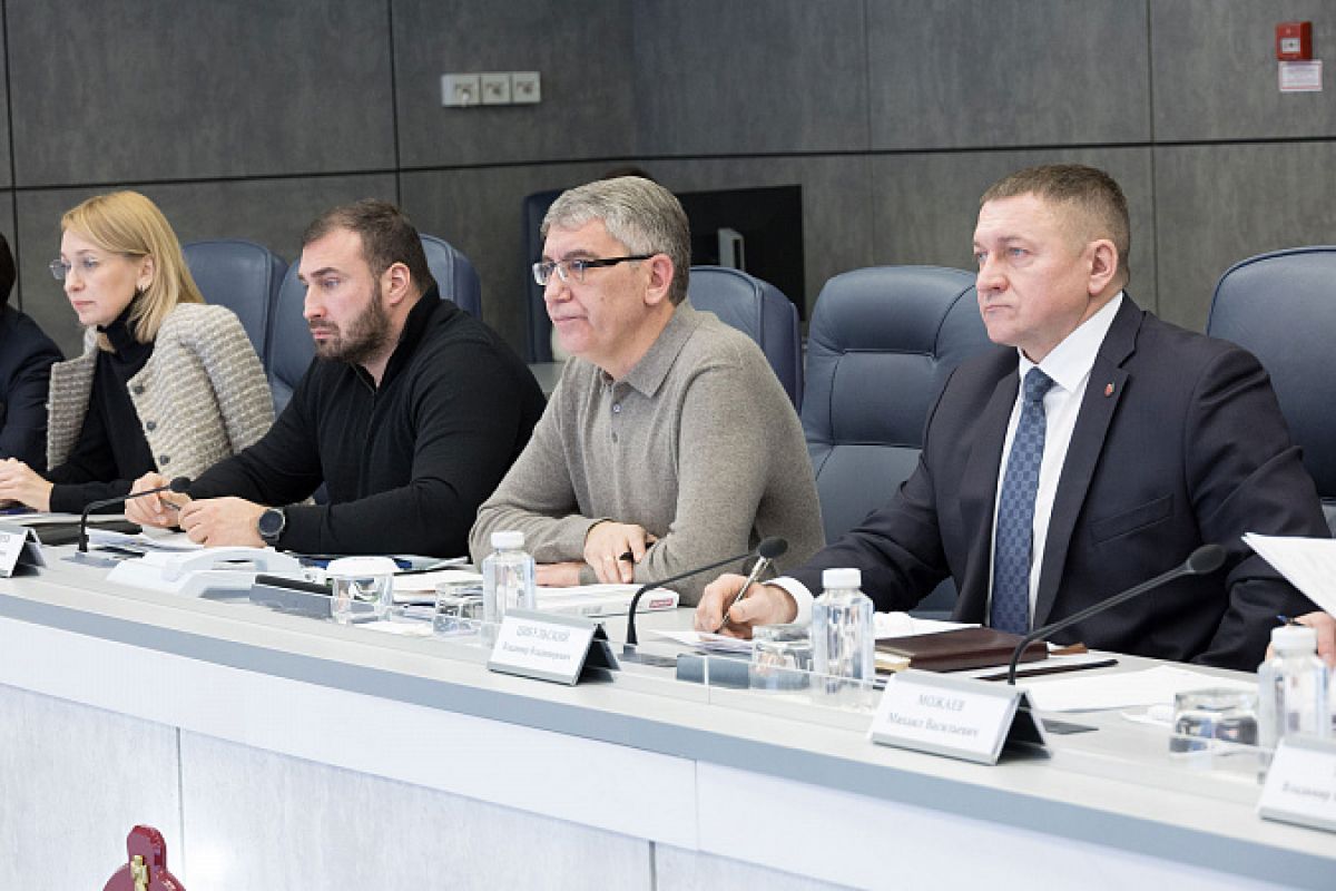 Дмитрий Миляев Все службы должным образом реагируют на нештатные ситуации   newstula ru fn 1781802 html 5 января Губернатор Дмитрий Миляев провел совещание по оперативной обстановке в праздничные дни на котором обсудил работу всех служб отвечающих за жизнеобеспечение населения включая оперативные подразделения региональных управлений МВД МЧС Росгвардии и Центра медицины катастроф которые функционируют в режиме повышенной готовности   Прислать новость Подписаться   Мы в MAX