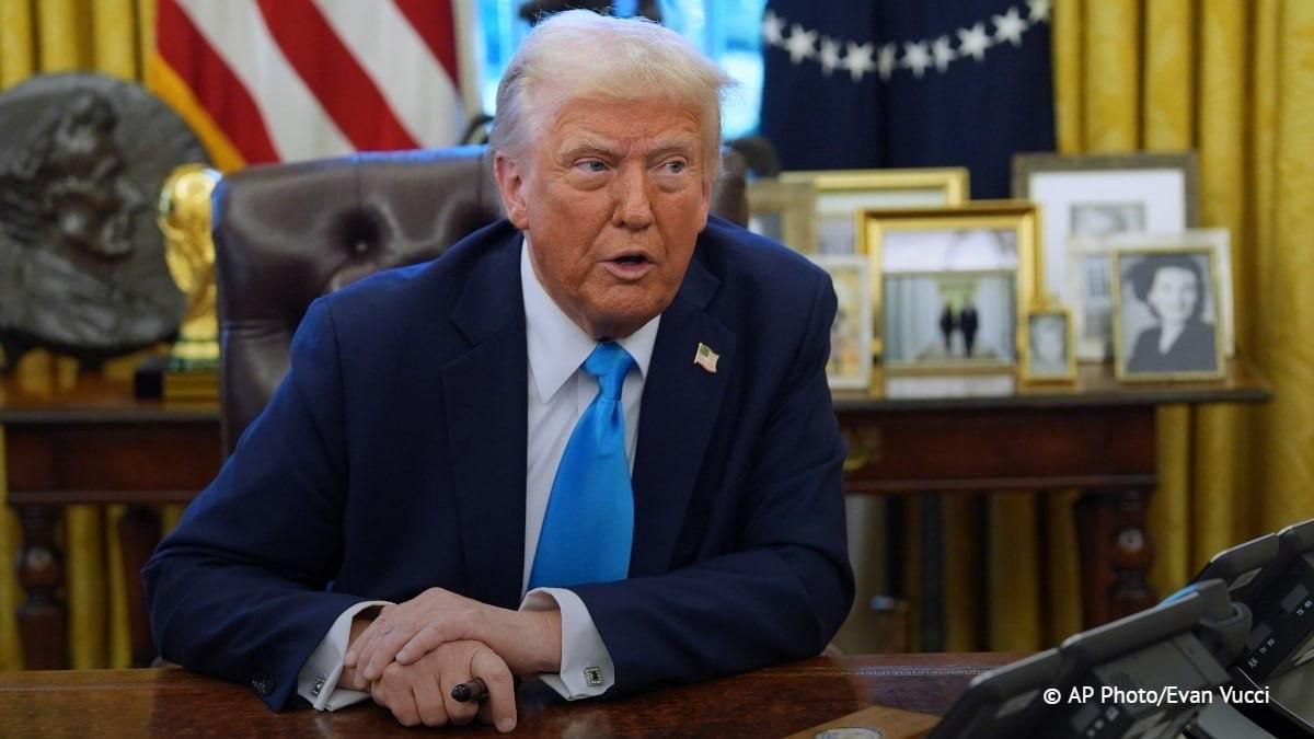 Дональд Трамп не исключил, что в США вскоре может наступить рецессия, но в долгосрочной перспективе экономика страны будет процветать  На вопрос о том, может ли США погрузиться в рецессию, Трамп ответил:  "Всё может случиться, но я думаю, что у нас будет величайшая экономика в истории нашей страны... [...] Это переходный период. Я думаю, мы справимся великолепно..."