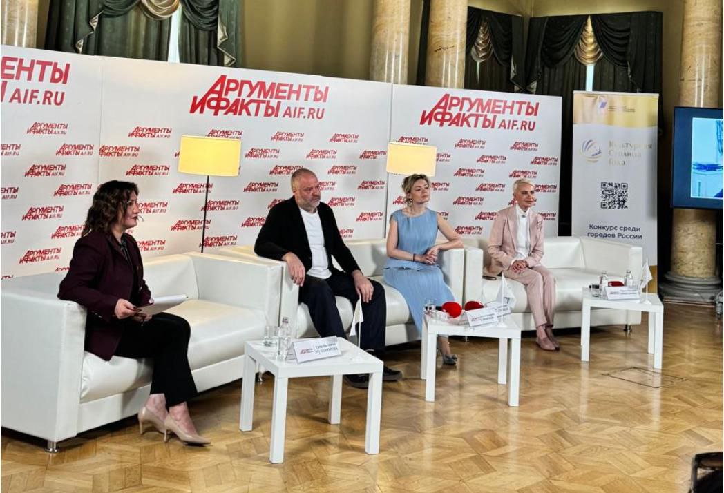 Сегодня в пресс-центре Издательского дома "Аргументы и Факты" озвучили состав финалистов федерального конкурса "Культурная столица 2027 года". В данном конкурсе участвовало 26 городов России.  По решению организационного комитета в финал вышли следующие города  в алфавитном порядке : Вологда, Калуга, Новосибирск, Рязань, Сочи, Ставрополь, Ульяновск, Челябинск.  Сейчас начинается этап подачи финальных заявок данных восьми городов, а 14 декабря в Национальном центре "Россия" будет назван город-обладатель звания "Культурная столица 2027 года".  Напомню, что на портале Госуслуг продолжается "народное голосование" в рамках данного конкурса, результаты которого окажут существенное влияние на определение победителя.   Конкурс проводится при поддержке Президентского фонда культурных инициатив и реализуется с 2023 года. "Культурной столицей 2025 года" является город Грозный, столица Чеченской Республики, а "Культурной столицей 2026 года" определен город Омск.  #КультурнаяСтолица #1000городов #Победа #КУРС #ZаПравду