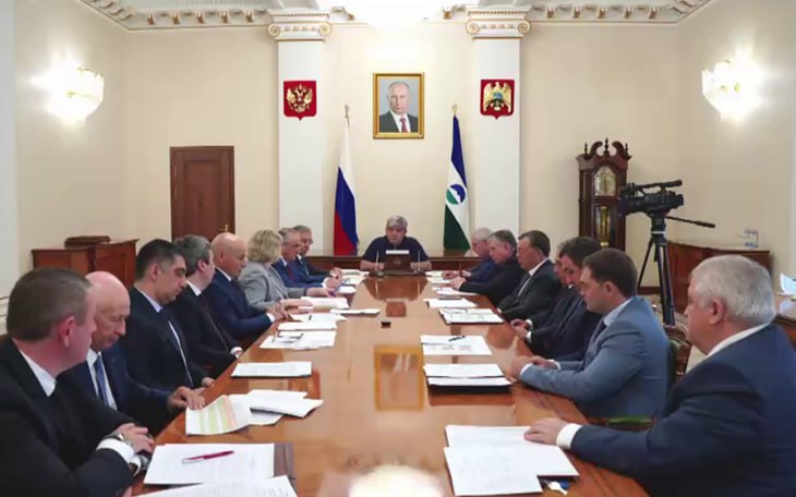 Казбек Коков провел правительственное совещание  Глава КБР Казбек Коков провел правительственное совещание. «Сегодня на совещании с Правительством Кабардино-Балкарии подвели предварительные итоги реализации мероприятий национальных проектов и государственных программ, строительства и капитального ремонта объектов инфраструктуры, исполнения республиканского бюджета за первое полугодие. Положительные экономические тенденции последних лет сохраняются...  Подробнее здесь