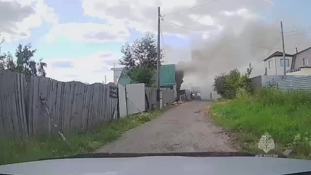 Курганский пожарный Максим Шаламов спас троих детей и предотвратил взрыв газовых баллонов