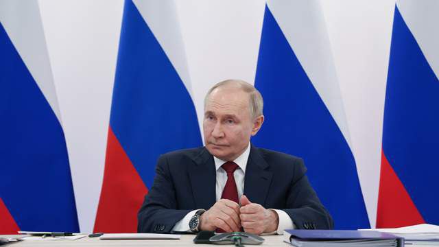 Владимир Путин 26 мая проведет встречу с представителями деловых кругов в День российского предпринимательства, об этом сообщили в Кремле.    Оперативно о политике