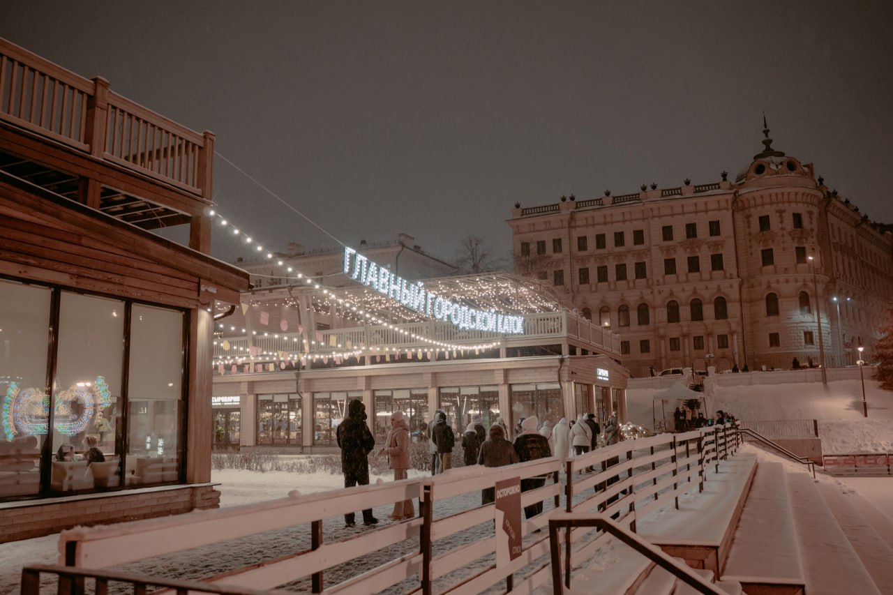 В парке Черное озеро начались подготовительные работы перед запуском зимнего катка и пункта проката Пока температура не позволяет приступить к заливке льда специалисты приводят в порядок водоем и инженерные системы В этом сезоне для аренды будет доступно 370 пар коньков entermedia io news v parke chernoe ozero nachali gotovit katok i punkt prokata konkov