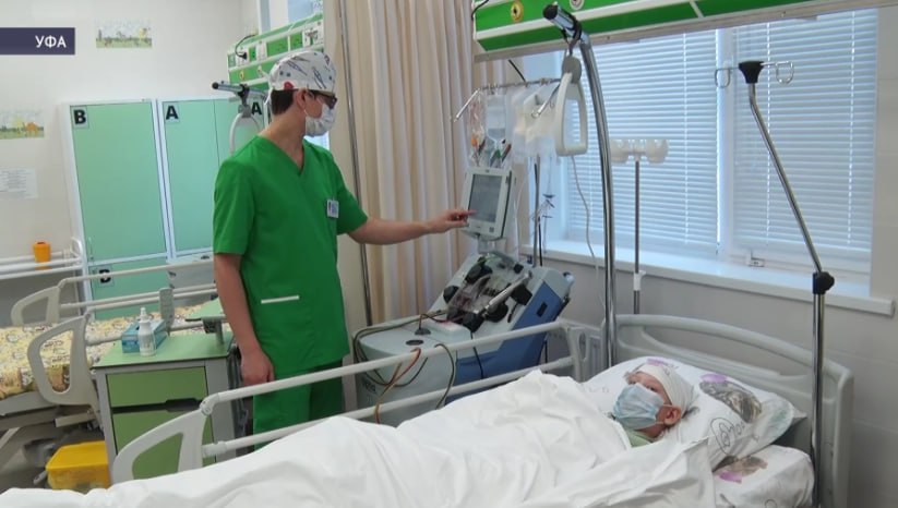 В Уфе РДКБ удостоена звания Лучшая педиатрическая клиника Республиканская детская клиническая больница удостоена звания Лучшая педиатрическая клиника Награда была вручена на Конгрессе педиатров России ежегодном событии для детских врачей страны которое служит не только местом для дискуссий но и уникальной площадкой для обмена опытом в лечении самых сложных клинических случаев В прошлом году РДКБ в условиях стационара оказала помощь 30 тысячам детей а поликлиника приняла более 50 тысяч маленьких пациентов О том как республика удерживает лидерские позиции в медицине в нашем сюжете Подробнее в MAX   max ru bst AZxx4y 8ATY БСТ в Telegram БСТ в МАХ