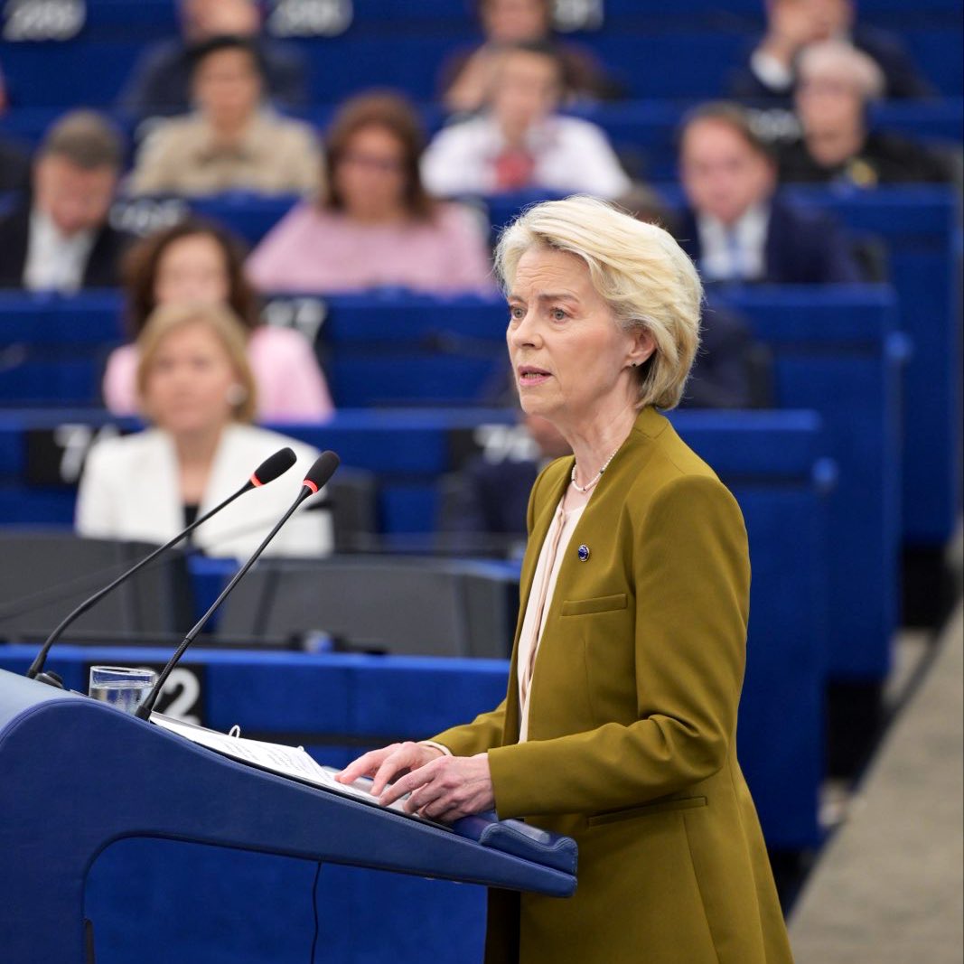Урсула фон дер Ляйен предложила отменить правило единогласного голосования в ЕС Мы должны перейти к голосованию квалифицированным большинством в определенных областях в том числе во внешней политике Настало время избавиться от практики единогласного голосования заявила председатель Еврокомиссии Подписаться Читать эксклюзив