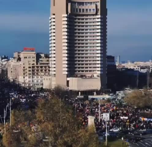 Протесты в Бухаресте: 100 тысяч человек выступают за выборы и поддержку Георгеску