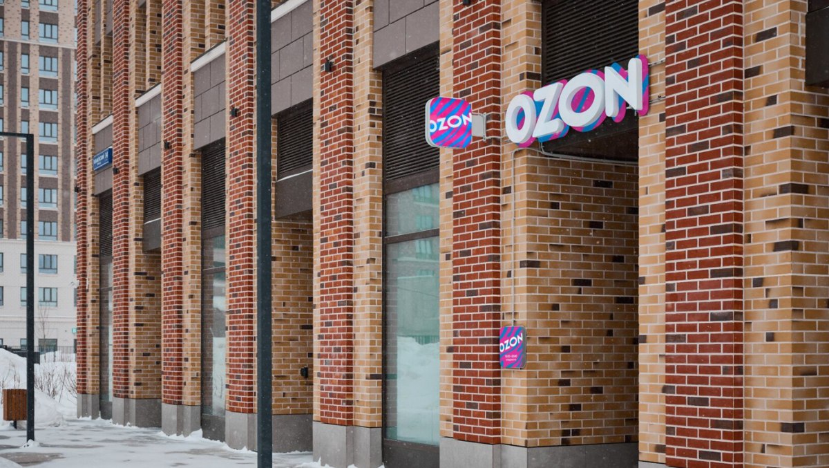 Ozon начал тестировать доставку по клику из ПВЗ с помощью курьеров пока только в московском Чертаново В сентябре 2025 года компания планирует рассмотреть масштабирование сервиса vc ru marketplace 2186703