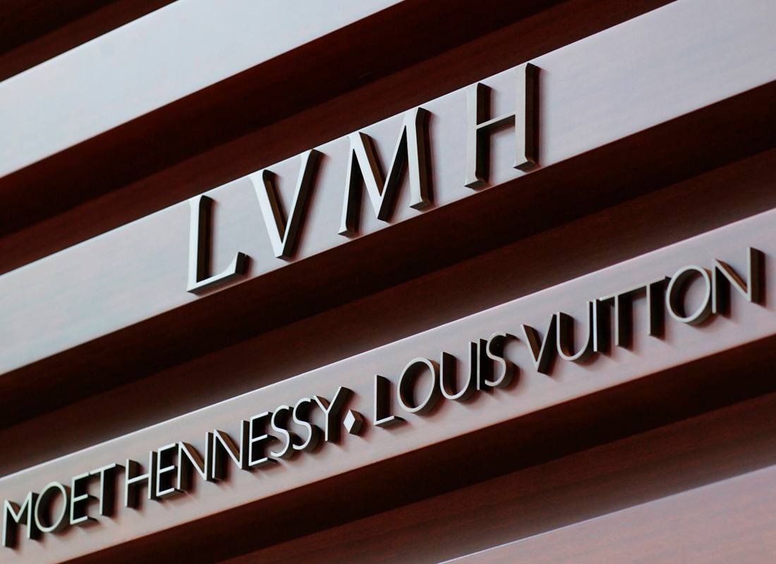 Российское подразделение Louis Vuitton Moёt Hennessy продлило договор аренды офиса в бизнес центре Ситидел на улице Земляной Вал в центре Москвы сообщает Коммерсантъ По словам экспертов сохранение площадей позволит компании в будущем быстрее возобновить работу на российском рынке и сократить возможные издержки