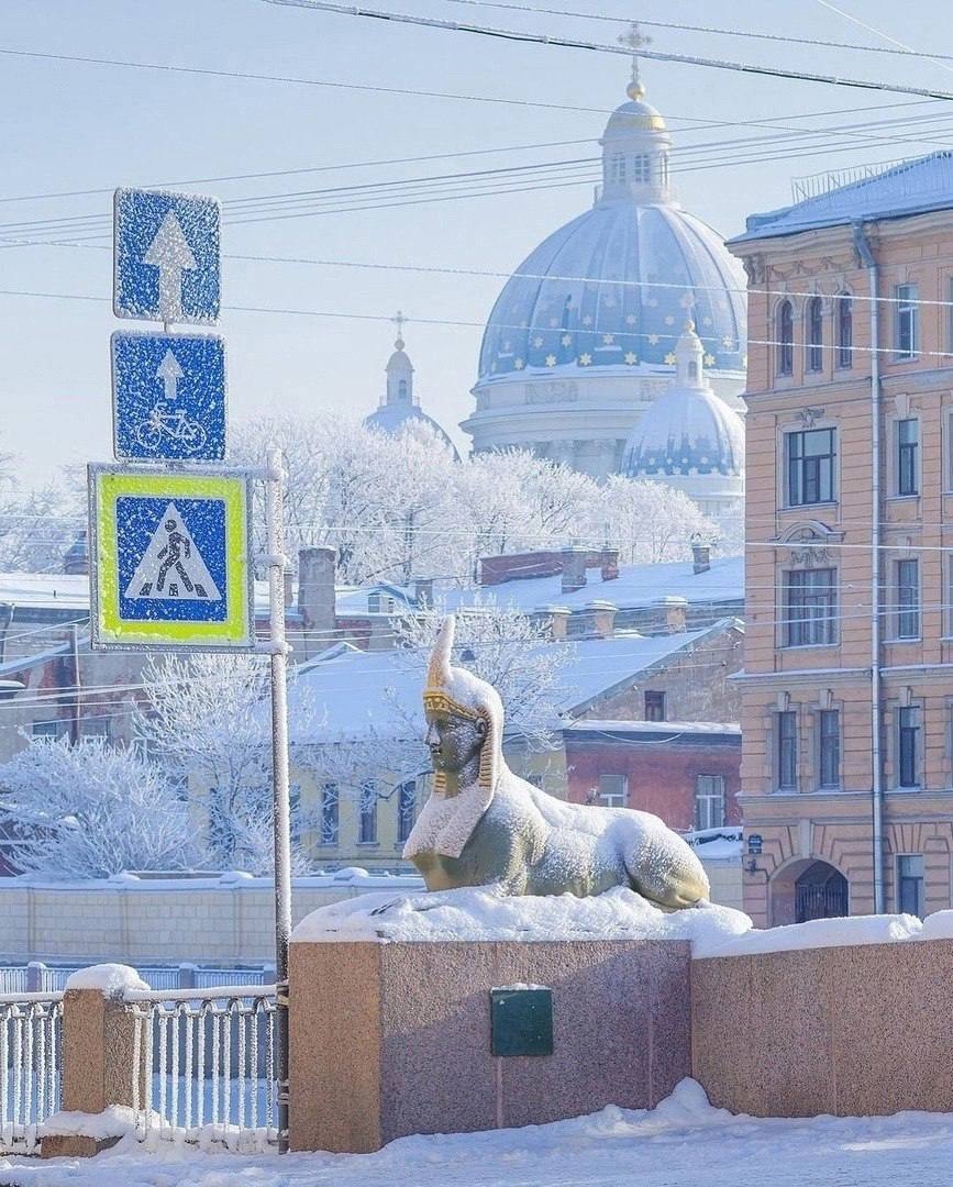 Петербург накроет снегом  Сегодня в городе ожидается снег и гололед. Температура будет колебаться от -1 до 0 градусов. Ветер подует со скоростью 12 м/с.  Фото: Сергей Бoгoмякo Вечерний Санкт-Петербург