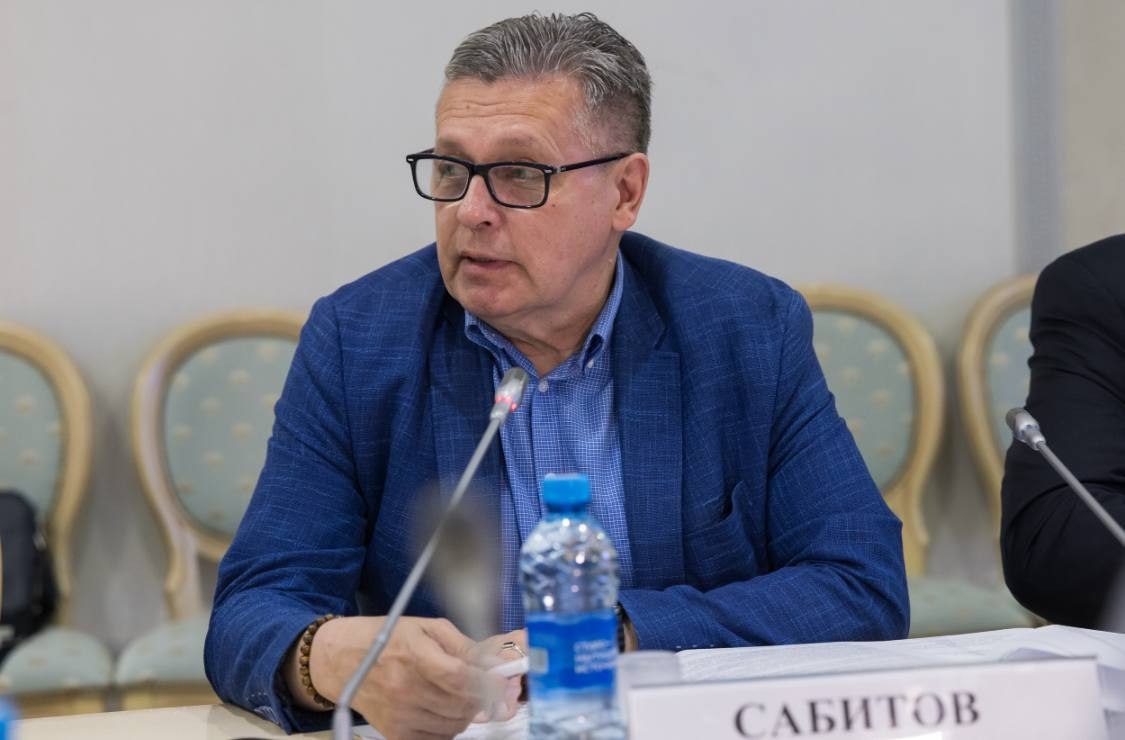 Рифат Сабитов вошел в состав президиума Совета при Президенте РФ по межнациональным отношениям Об этом сообщает Национальная ассоциация телерадиовещателей Соответствующий приказ подписан Президентом 27 октября Рифат Сабитов заместитель генерального директора руководитель регионального департамента ВГТРК член Правления НАТ