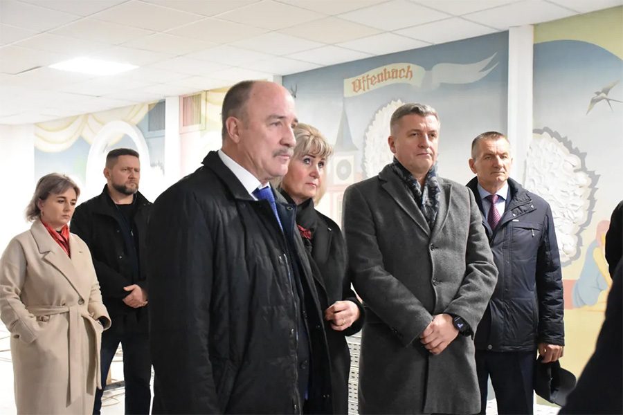 Депутатам облсовета назвали сумму в 8 млн рублей за завершения капремонта гимназии 39 г Орла 18 ноября под руководством председателя Орловского областного Совета Леонида Музалевского парламентарии оценили готовность объекта   www infoorel ru news deputatam oblsoveta nazvali summu v 8 mln rubley za zaversheniya kapremonta gimnazii 39 g orla html