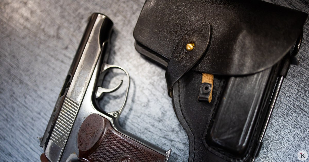 В Австралии в Сиднее на пляже произошла стрельба в день еврейского праздника Ханука В полиции сообщили о задержании двоих подозреваемых Как сообщает The Guardian было как минимум 12 выстрелов Информации о пострадавших нет Два человека одетых в чёрное пересекли мост и открыли огонь Воскресенье первый день еврейского праздника Ханука На пляже Бонди проводились посвящённые ему мероприятия