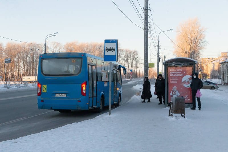 Бывшего архангельского перевозчика включили в реестр недобросовестных поставщиков По иску прокуратуры Архангельской области и НАО с местного предпринимателя взыскан ущерб, причинённый администрации Архангельска в связи с неисполнением контракта на автобусные перевозки. Он был заключён в конце 2022 года, когда из-за переноса старта транспортной реформы власти были вынуждены срочно искать временных перевозчиков.