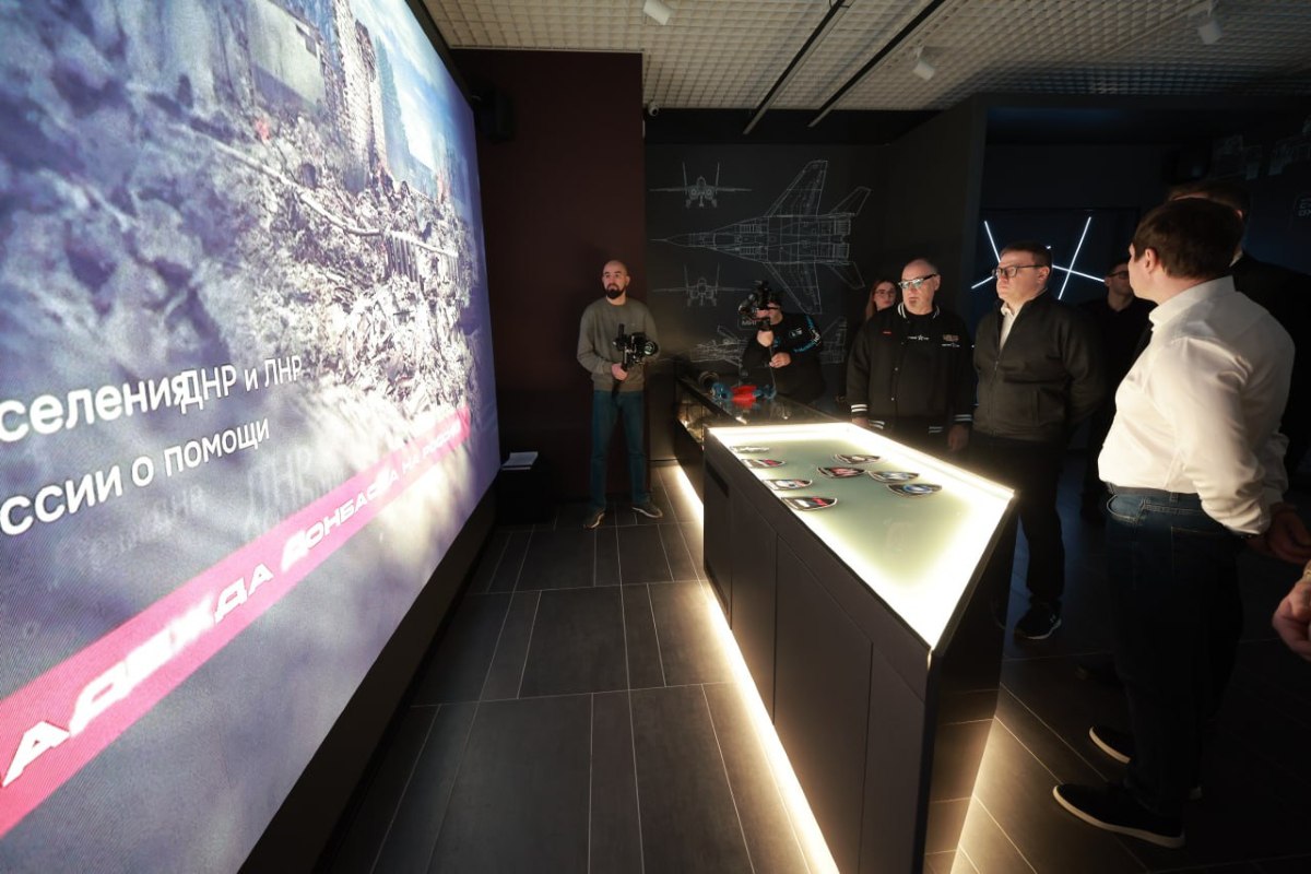 В Челябинске открылся интерактивный музей специальной военной операции   gubernia74 ru articles society 1137480 В День Героев Отечества 9 декабря в Челябинске начал работу новый музей посвященный подвигам участников специальной военной операции Его создали по поручению президента России Экскурсии здесь проводят сами участники СВО Уверен что наш музей лучший среди региональных музеев такого формата заявил губернатор Челябинской области Алексей Текслер Такой музей действительно необходим региону и жителям Наша задача чтобы музей посетили все учащиеся области   t me chgub