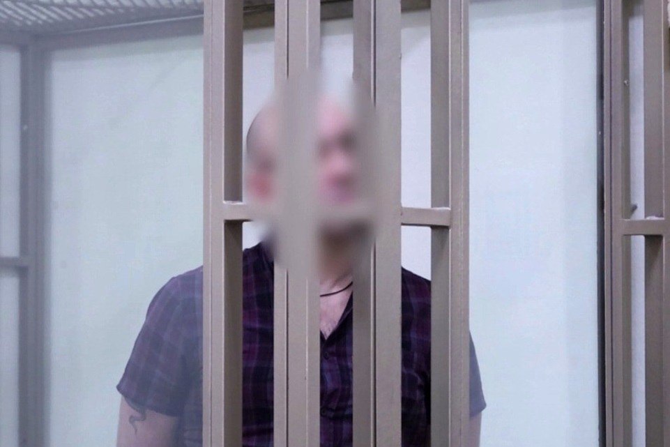 Севастополец сливал данные об армии Киеву и сел на 14 лет за госизмену Сергей Боднарашик по своей инициативе связался с представителями украинских спецслужб С января по октябрь 2023 года в мессенджере Telegram севастополец передавал киевскому режиму фото и информацию о местах дислокации техники и других объектов Вооруженных Сил Российской Федерации Его задержали сотрудники ФСБ Севастопольца посадили на 14 лет и оштрафовали на 200 тысяч рублей Подписывайся на truekpcrimea