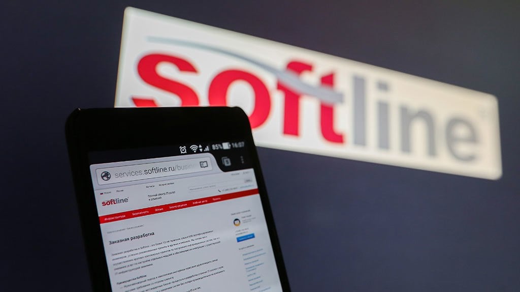 Софтлайн #SOFL Прибыль «Софтлайн» в 1 квартале 2025 года выросла втрое Чистая прибыль «Софтлайн» в 1 квартале 2025 года составила ₽744,6 млн, что в 3 раза выше, чем в аналогичном периоде прошлого года. Оборот компании достиг ₽24 млрд, увеличившись на 12% по сравнению с показателем, зафиксированным по итогам 1 квартала 2024 года. В структуре оборота 37% показателя пришлась на оборот от продажи собственных решений группы, что составляет ₽8,8 млрд. Валовая прибыль увеличилась на 19% год к году и составила ₽9,3 млрд. Доля валовой прибыли, полученной группой от продажи высокорентабельных решений собственного производства, составила рекордные 73%. Источник: softlinegroup.com