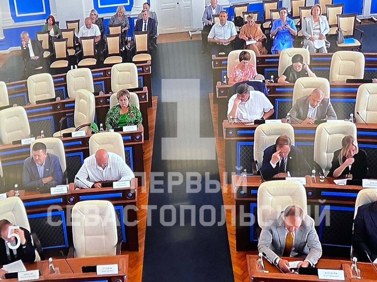 Молодые семьи в Севастополе смогут пользоваться услугой «Социальная няня». Депутаты Заксобрания в двух чтениях приняли законопроект «О социальном обслуживании граждан в Севастополе», сообщает корреспондент «Первого Севастопольского». Право на получение меры «Соцняня» имеют молодые семьи, постоянно проживающие на территории города, в которых оба супруга или единственный родитель в возрасте до 35 лет включительно и имеющие детей в возрасте до трех лет. При условии, что семьи относятся к следующим категориям: одинокие матери; семьи, в которых один или оба родителя обучаются очно; многодетные семьи; малоимущие семьи; семьи, оказавшиеся в трудной жизненной ситуации. Первый Севастопольский YouTube