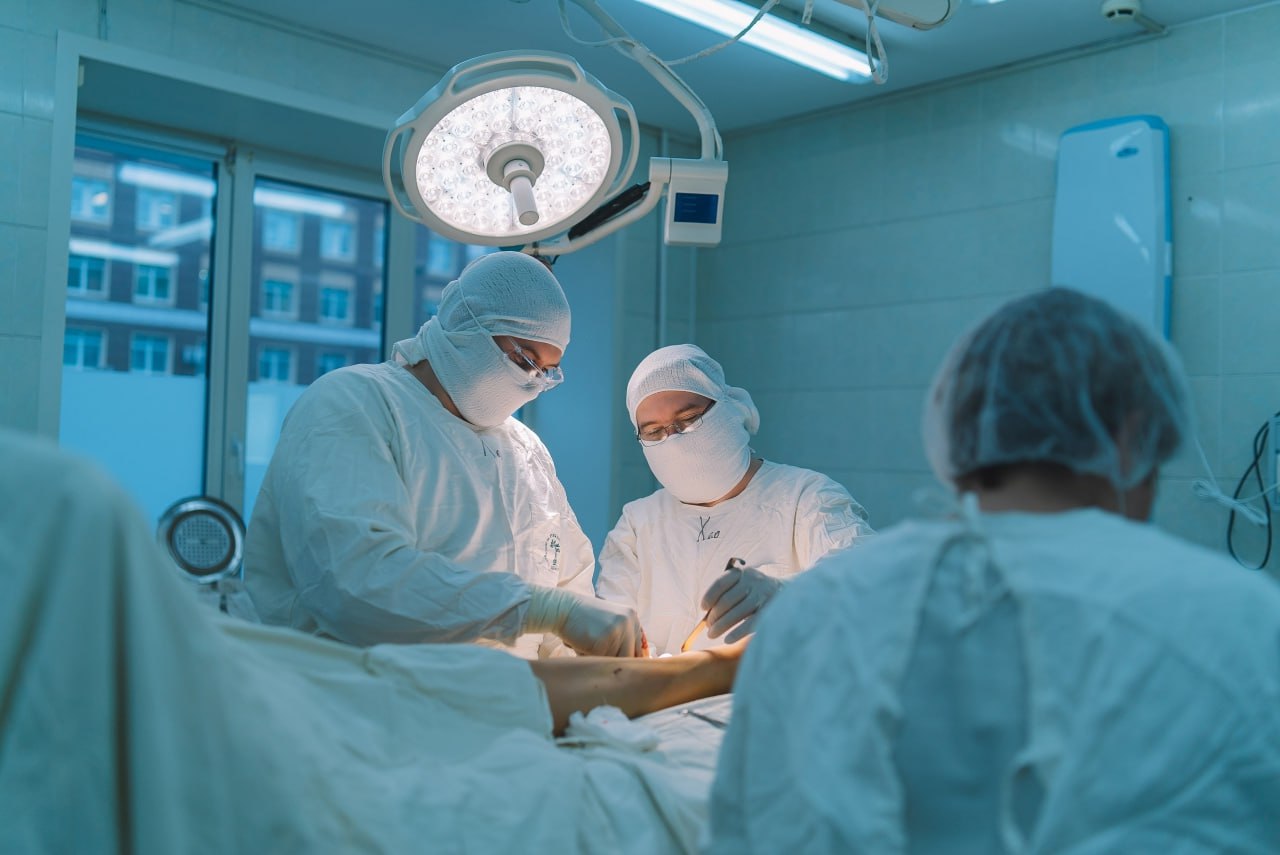 Первые жертвы гололеда В кировском Центре травматологии рассказали что первый в этом сезоне гололед уже успел привести к травмам В минувшие выходные за медицинской помощью в результате падений при гололеде обратились 3 человека При этом одному пациенту потребовалась госпитализация в стационар Подписаться