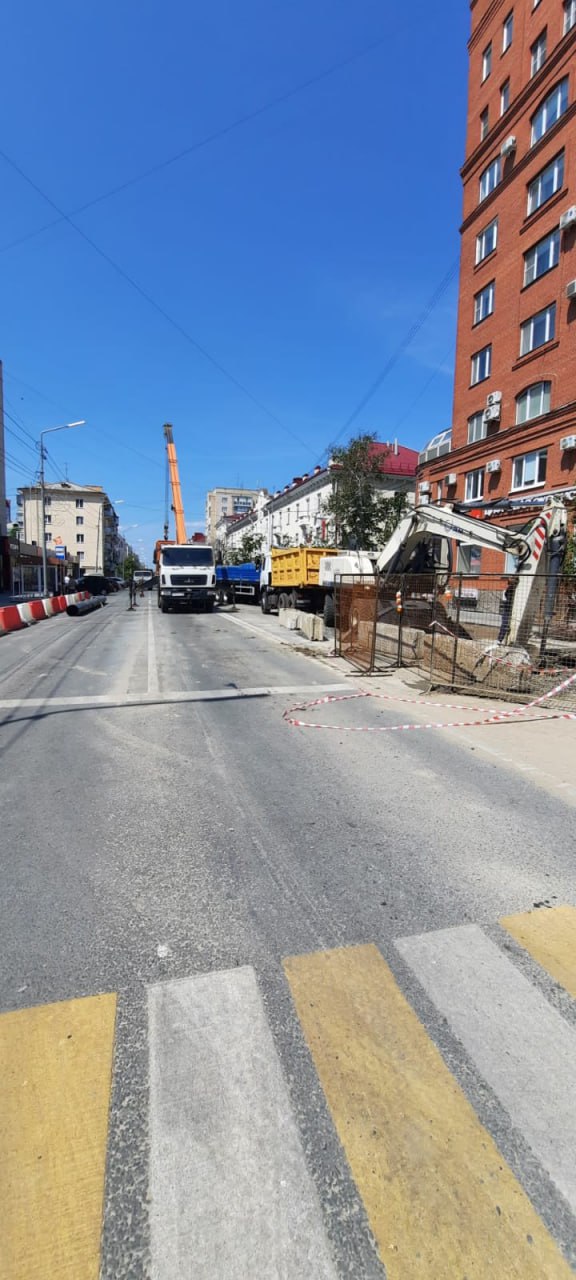 На ул.Ленина начались работы по замене ветхого участка водопровода диаметром 500 мм Участок улицы Ленина от ул. М. Горького до ул.Советской временно закрыт для движения транспорта. Ограничена подача холодной воды по следующим адресам: - Ул. Ленина, № 6, 14, 30, 32, 26, 30а, 24, 21, 21 стр. 1, 19, 17, 13; - Ул. Гоголя, № 58; - Ул. Карла Маркса, № 52 гимназия № 32 , 58, 58 стр. 3, 60, 87; - Ул. Комсомольская, № 30, 37, 39; - Теплопункт № 19. Возобновить холодное водоснабжение планируется к 9 часам утра 11 июня. Движение автомобилей по улице Ленина восстановят ориентировочно утром 12 июня, сообщили в «Водном Союзе».